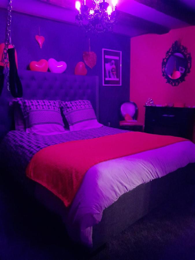 Love Room Le Rouge Et Noir Barr Exterior foto